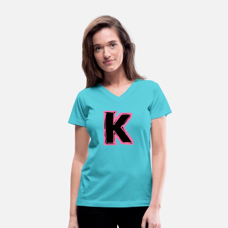 K (pink initial)