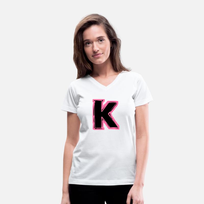 K (pink initial)